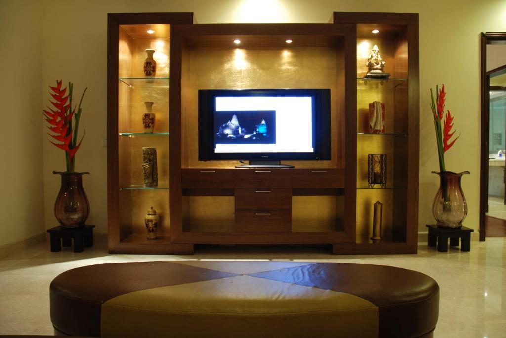 TV a/nebo společenská místnost v ubytování The Lalit Temple View