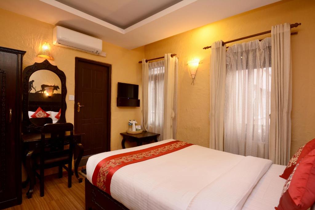Postel nebo postele na pokoji v ubytování Kasthamandap Boutique Hotel