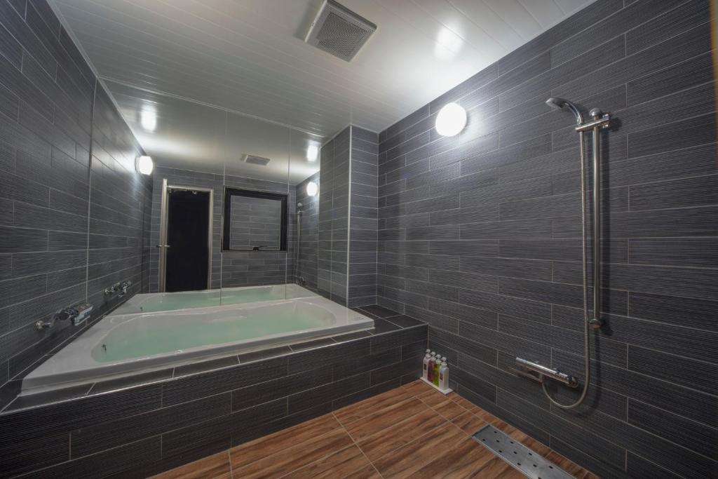 Koupelna v ubytování Hotel Noah Resort Sakuranomiya (Adult Only)