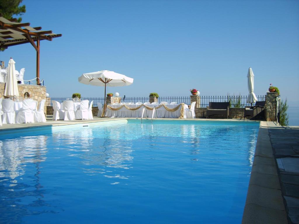 Bazén v ubytování Yalis Hotel nebo v jeho okolí