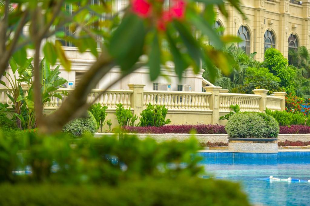 Bazén v ubytování Country Garden Phoenix Hotel Huizhou Huiyang nebo v jeho okolí