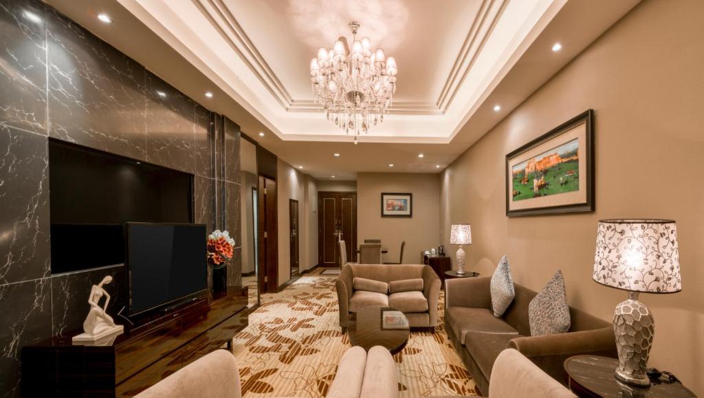 TV a/nebo společenská místnost v ubytování Country Garden Phoenix Hotel Huizhou Huiyang