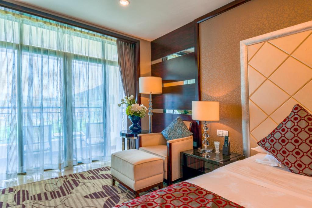 Postel nebo postele na pokoji v ubytování Country Garden Phoenix Hotel Huizhou Huiyang