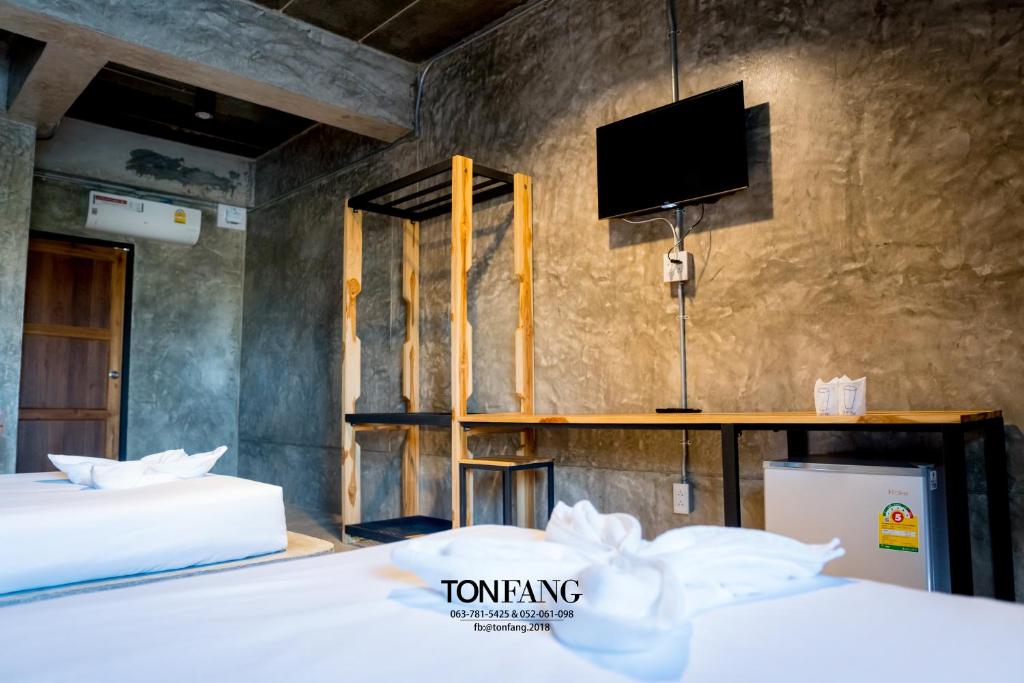 Postel nebo postele na pokoji v ubytování Ton Fang Hotel