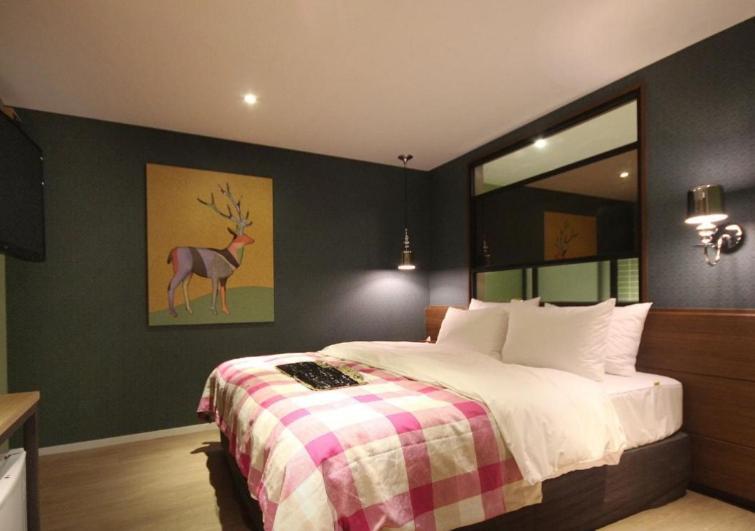 Postel nebo postele na pokoji v ubytování Hotel 25 Seomyeon