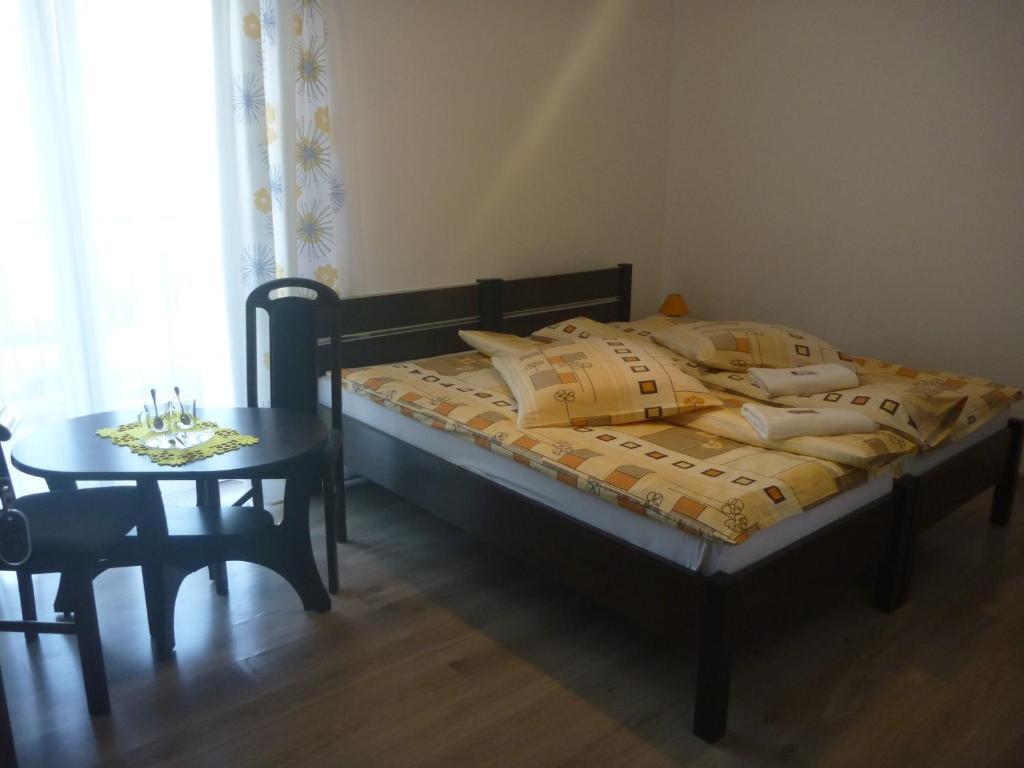 OŚRODEK WYPOCZYNKOWY NAD STAWEM - kameralny wybierany przez Gości ceniących ciszę, smaczne śniadania i komfortowy wypoczynek w bezpośrednim sąsiedztwie parku zdrojowego - 15