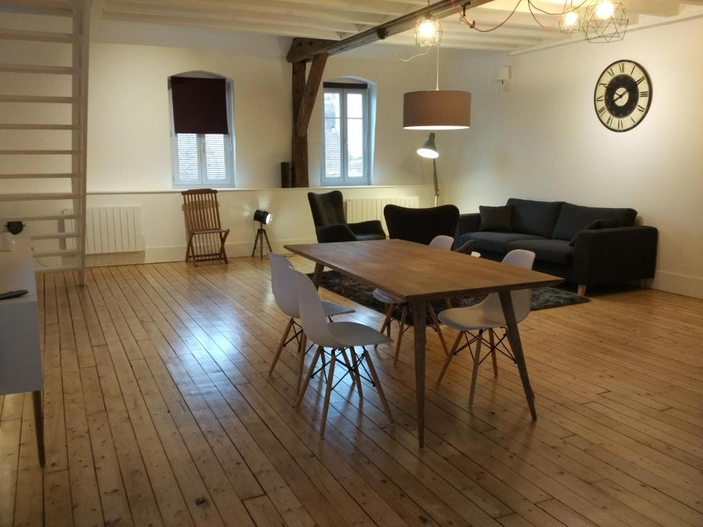 a living room with a table and chairs at Loft Zola in Dijon