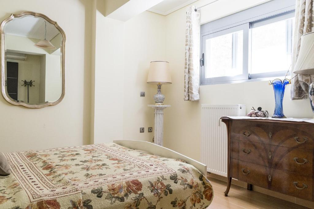 Villa d'Irene-near athens airport , 200 meters from the beach davis - 16