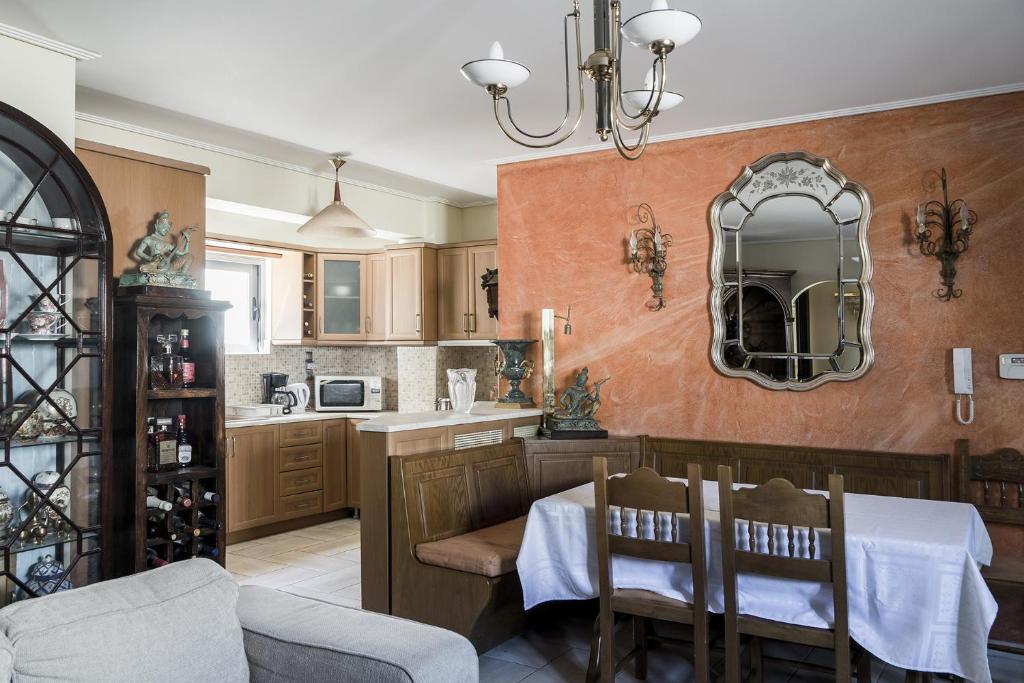 Villa d'Irene-near athens airport , 200 meters from the beach davis - 12