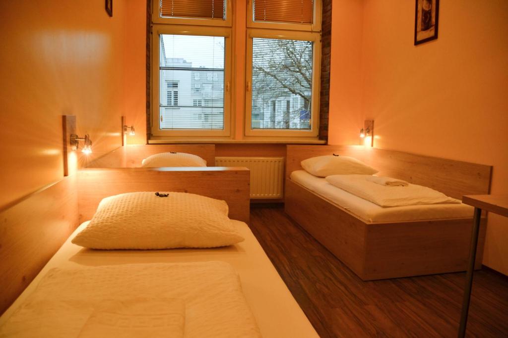 A bed or beds in a room at Do Step Inn Home - Hotel & Hostel