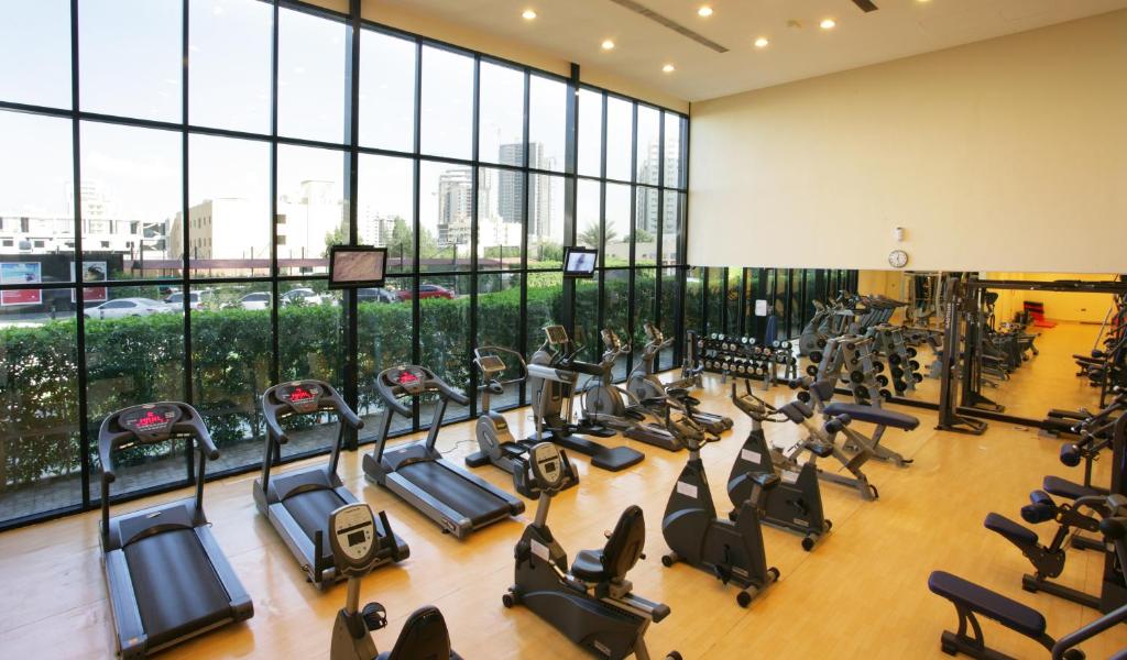 Gimnasio o equipo deportivo en Ramada Hotel & Suites by Wyndham Ajman