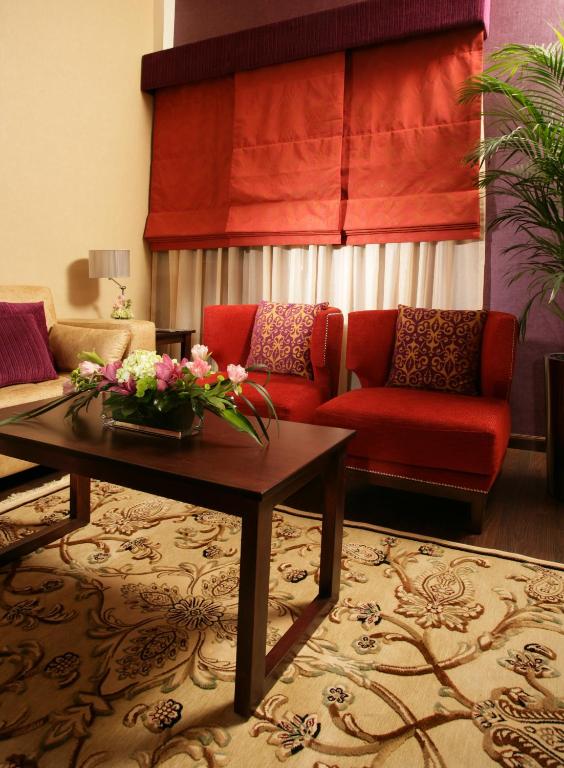 Istumisnurk majutusasutuses Ramada Hotel & Suites by Wyndham Ajman