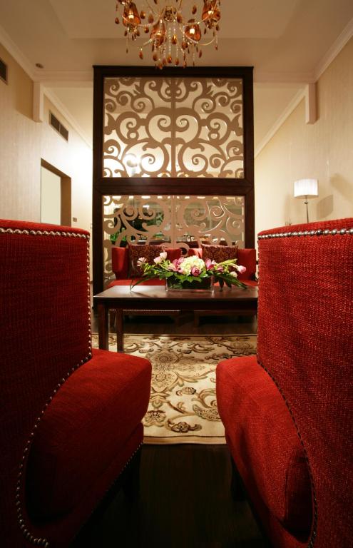 Istumisnurk majutusasutuses Ramada Hotel & Suites by Wyndham Ajman