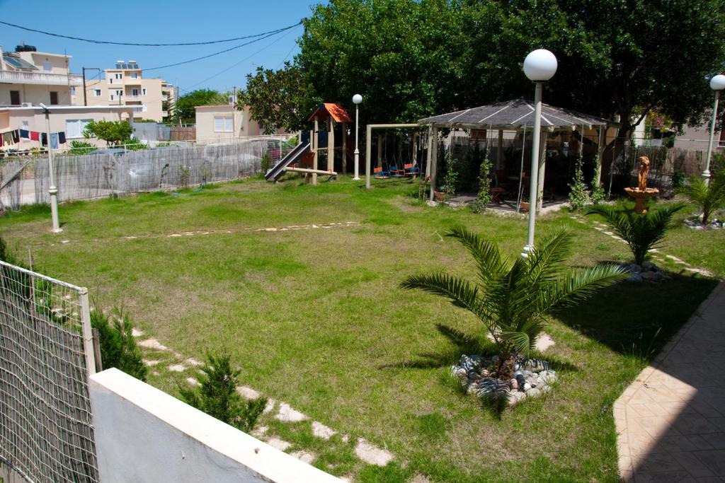 Vonkajšia záhrada v ubytovaní Rastoni Apartments