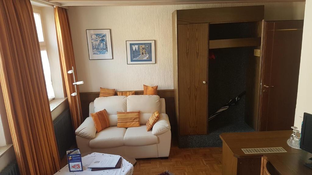 Hotel-Restaurant Goldenes Lamm - 1