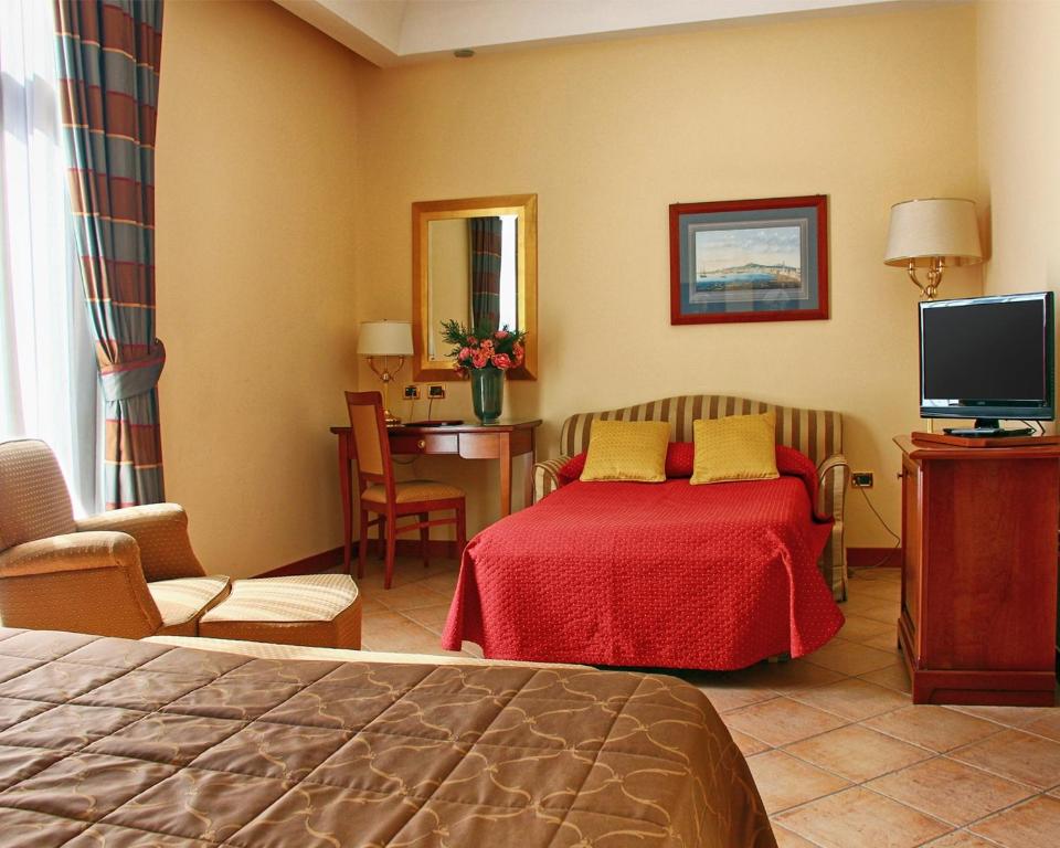 Postel nebo postele na pokoji v ubytování Le Cheminée Business Hotel Napoli