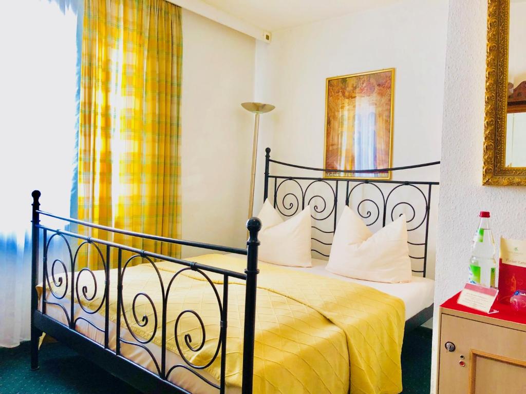 Postel nebo postele na pokoji v ubytování Hotel Mariahilf München