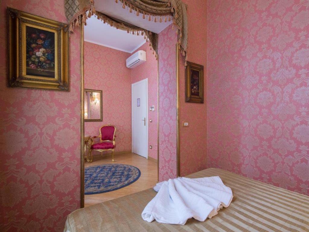 Postel nebo postele na pokoji v ubytování DCBoutiqueHotel
