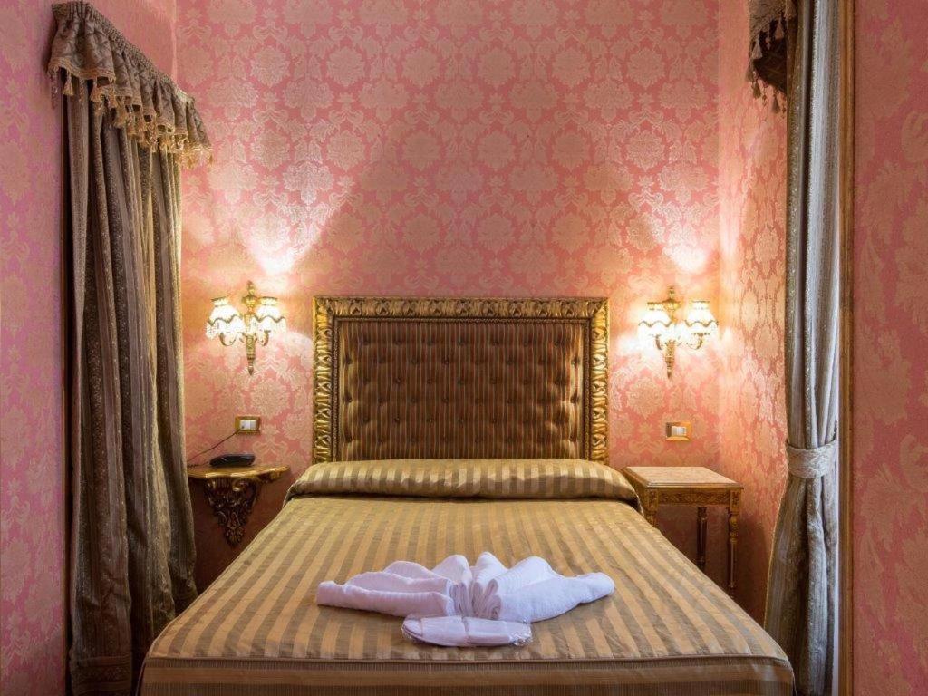Postel nebo postele na pokoji v ubytování DCBoutiqueHotel