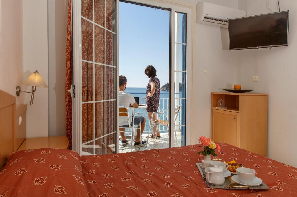 Принадлежности для чая и кофе в Hotel Tolo