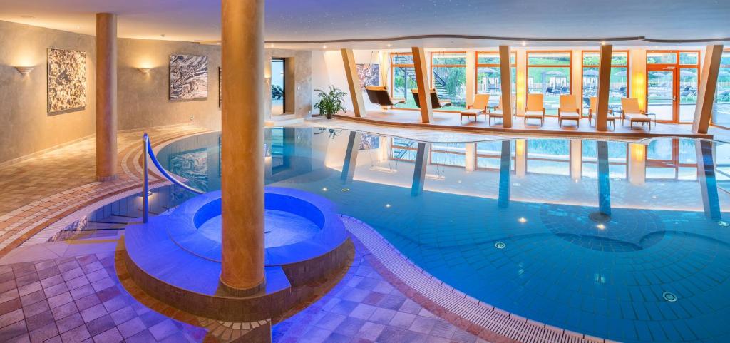 Bazén v ubytování Hotel Kronblick nebo v jeho okolí