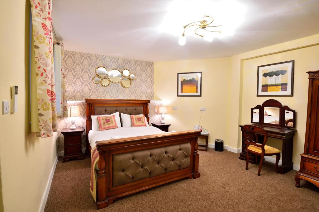 The Royal Victoria and Bull Hotel - 