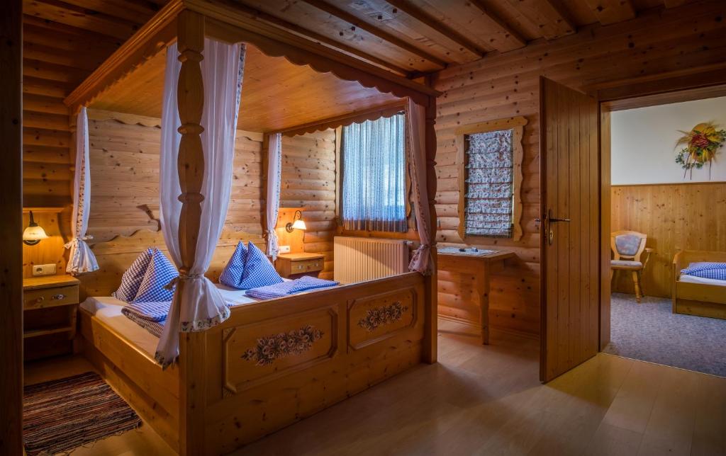 Postel nebo postele na pokoji v ubytování Familienhotel Hochrieß
