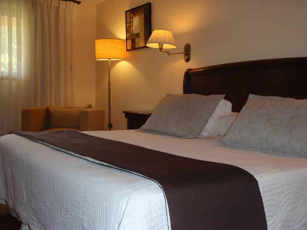 Postel nebo postele na pokoji v ubytování Howard Johnson Hotel Rinconada de Los Andes