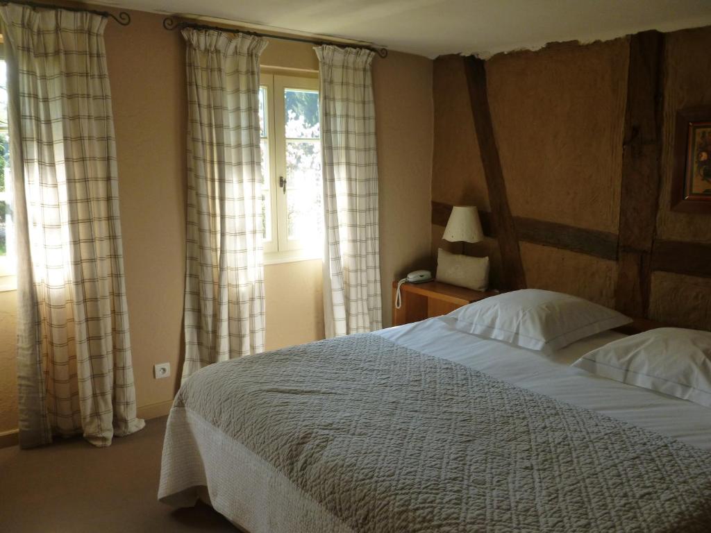 Postel nebo postele na pokoji v ubytování Hôtel le Moulin
