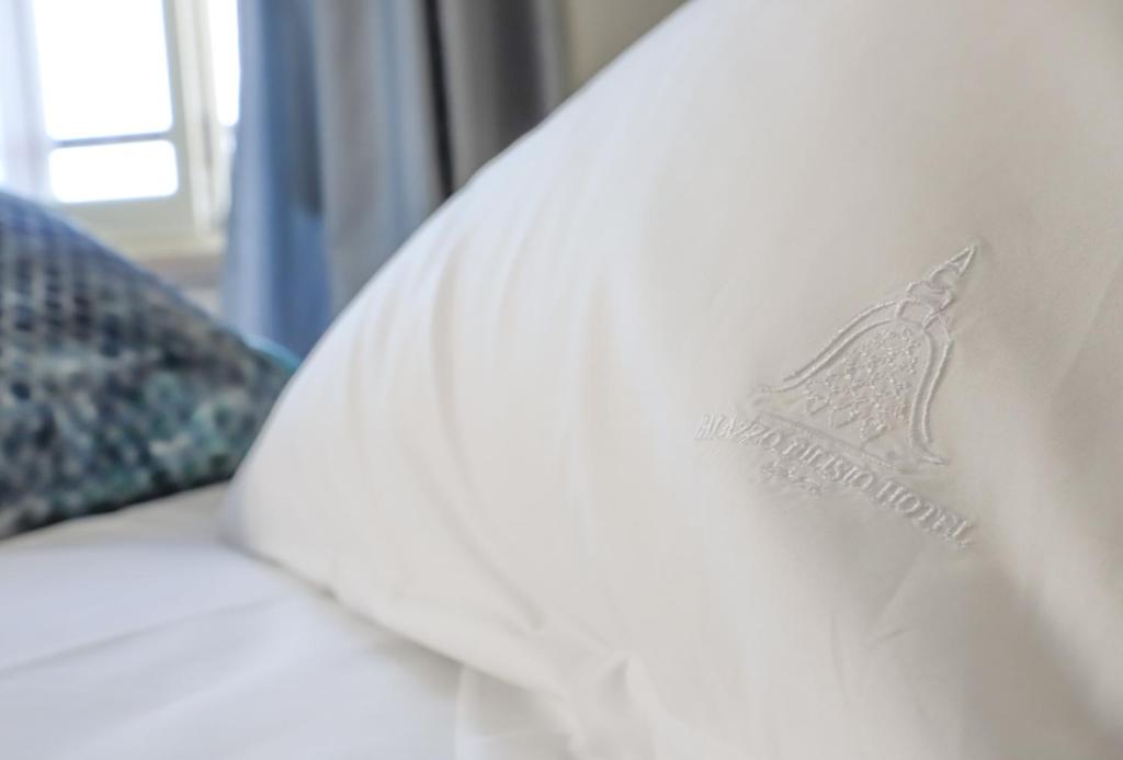 A bed or beds in a room at Palazzo Filisio - Regia Restaurant