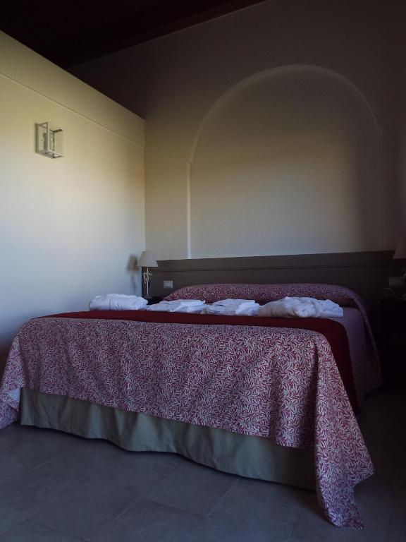 Postel nebo postele na pokoji v ubytování IL FILARO del Castello di San Basilio