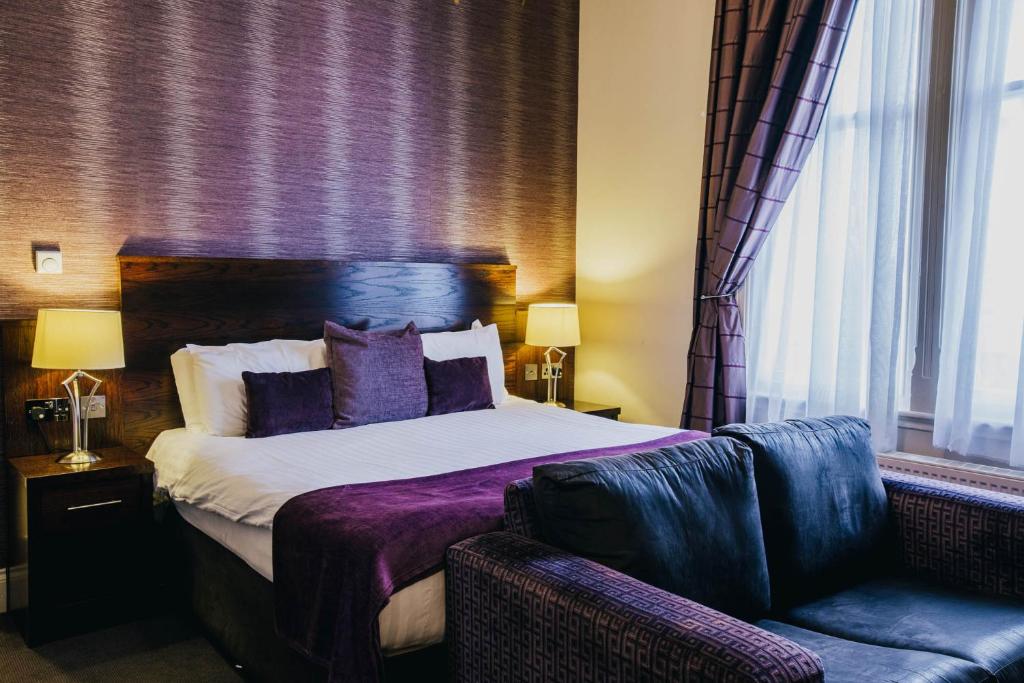 Postel nebo postele na pokoji v ubytování The Duke of Edinburgh Hotel & Bar