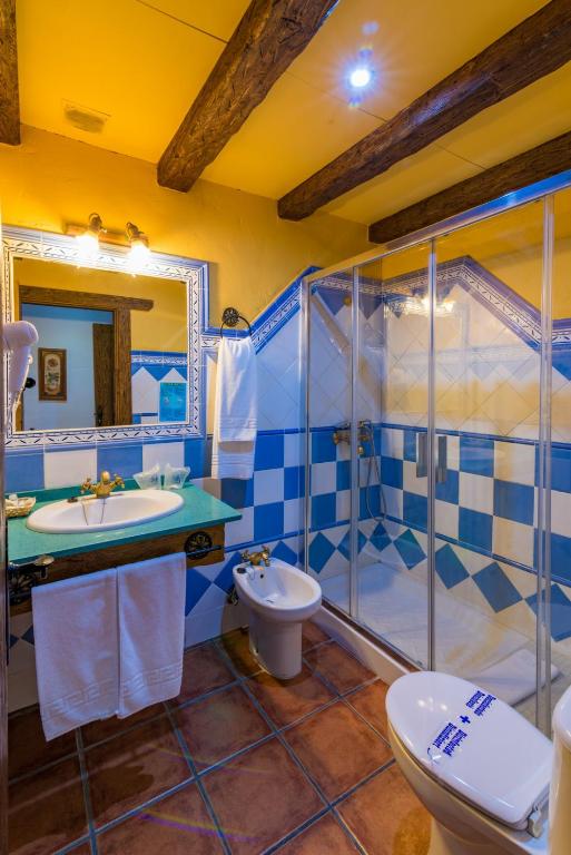 Un baño de Hotel Rural Almazara