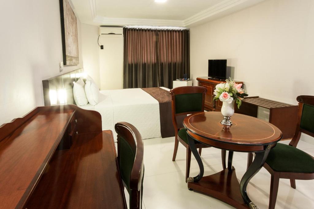  Crystal Plaza Hotel