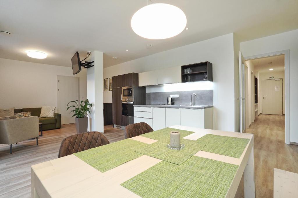 Kuchyň nebo kuchyňský kout v ubytování Apartmány Terasy Café