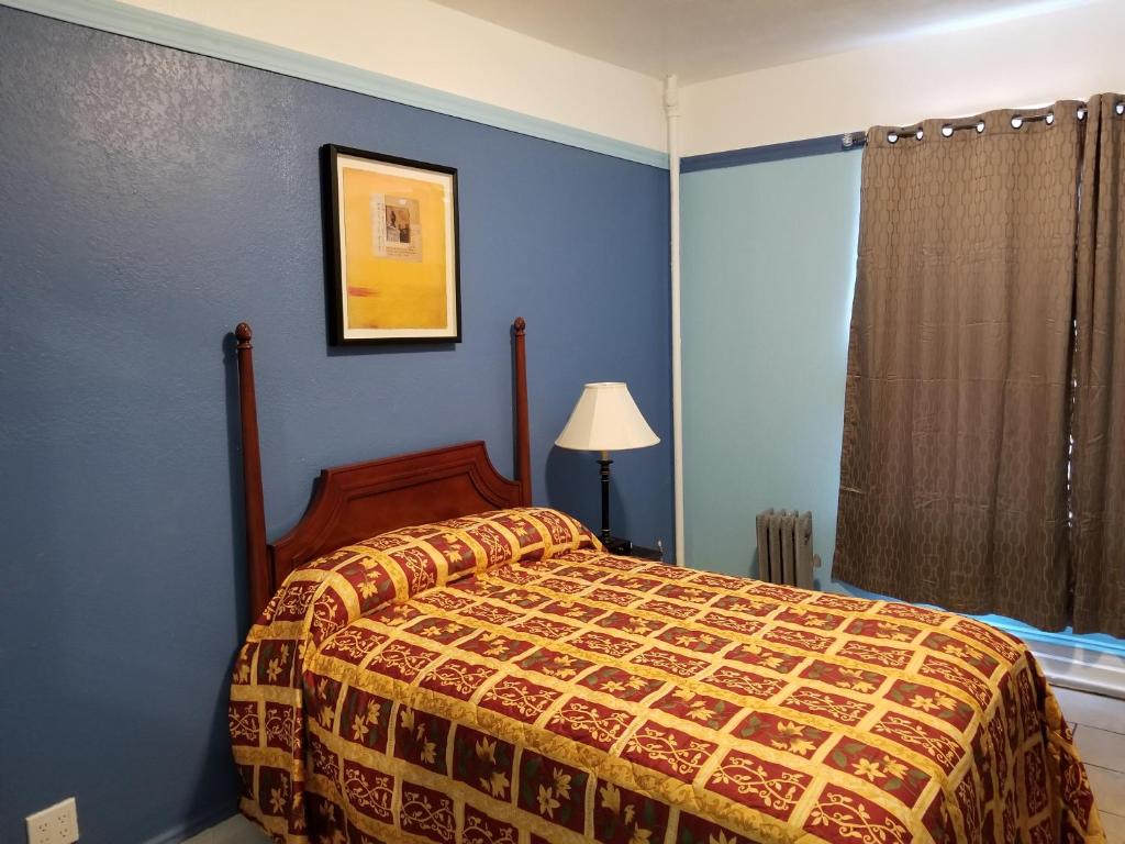 a bedroom with a bed and a blue wall at Page Hotel in San Francisco