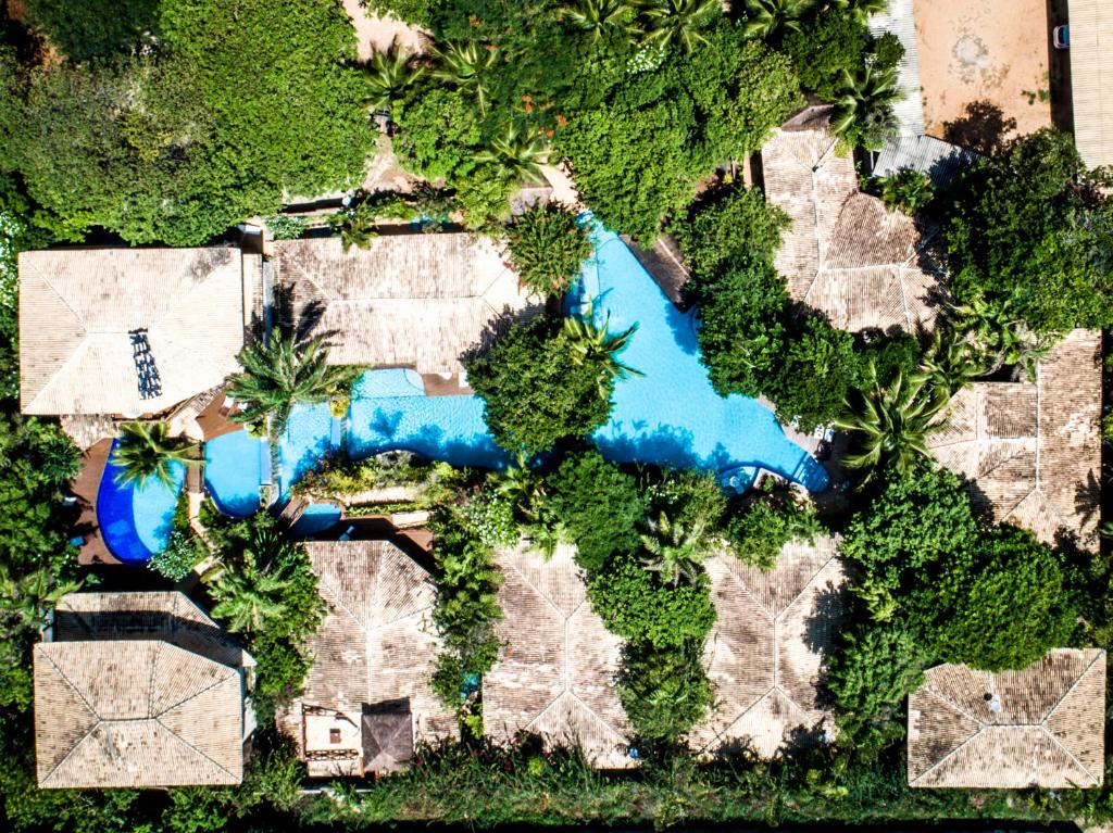 vista sul tetto di un parco acquatico con piscina di Sombra e Água Fresca Resort a Pipa