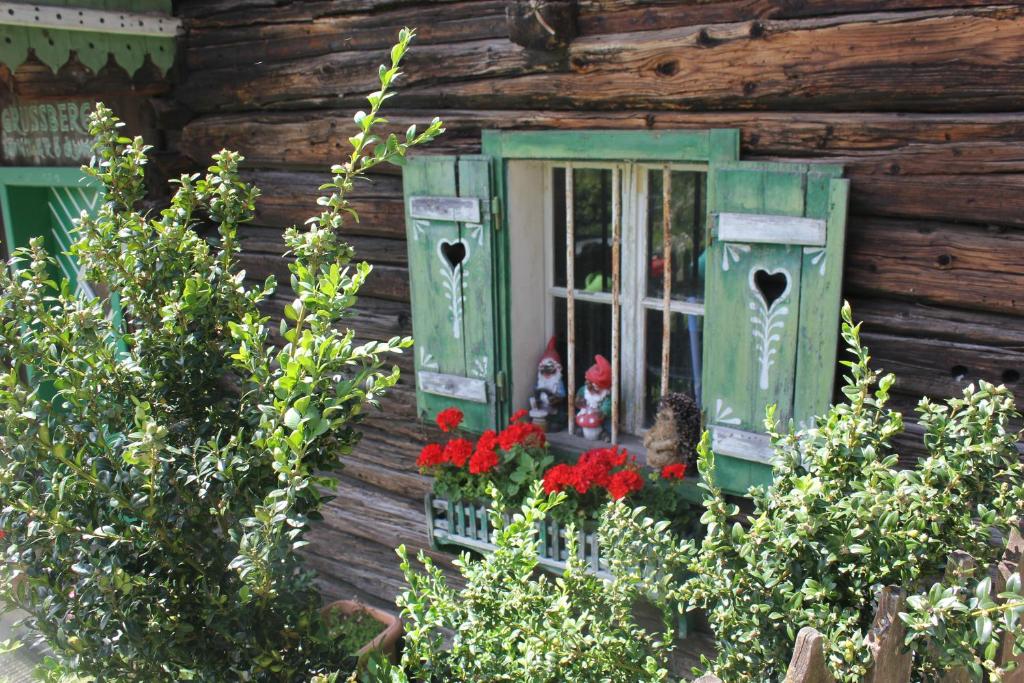 A garden outside Bauernhof Grussberggut
