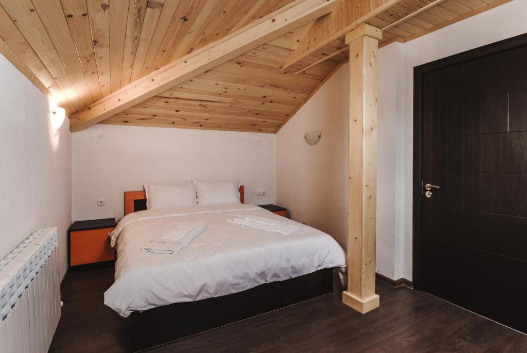 Postel nebo postele na pokoji v ubytování Zlatograd 2 Iosifova Guest House