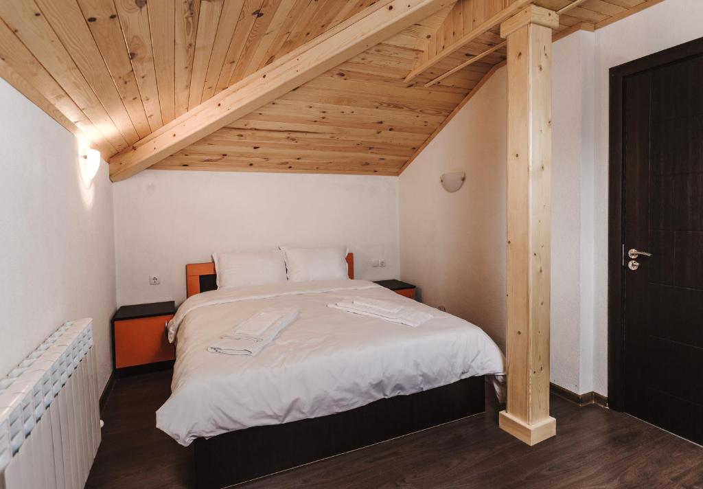 Postel nebo postele na pokoji v ubytování Zlatograd 2 Iosifova Guest House