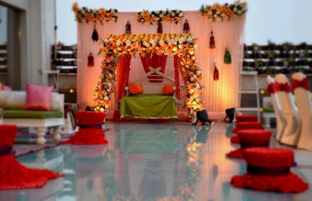 Posezení v ubytování Ramada by Wyndham Ghaziabad Vasundhara