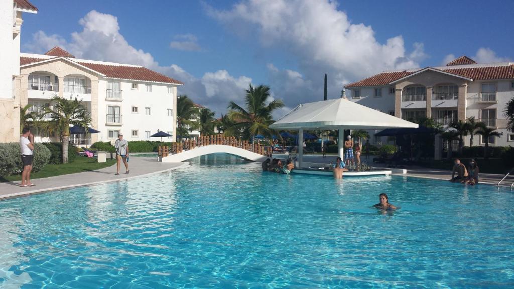 a group of people in a large swimming pool at Caribbean Pearl in Bayahibe