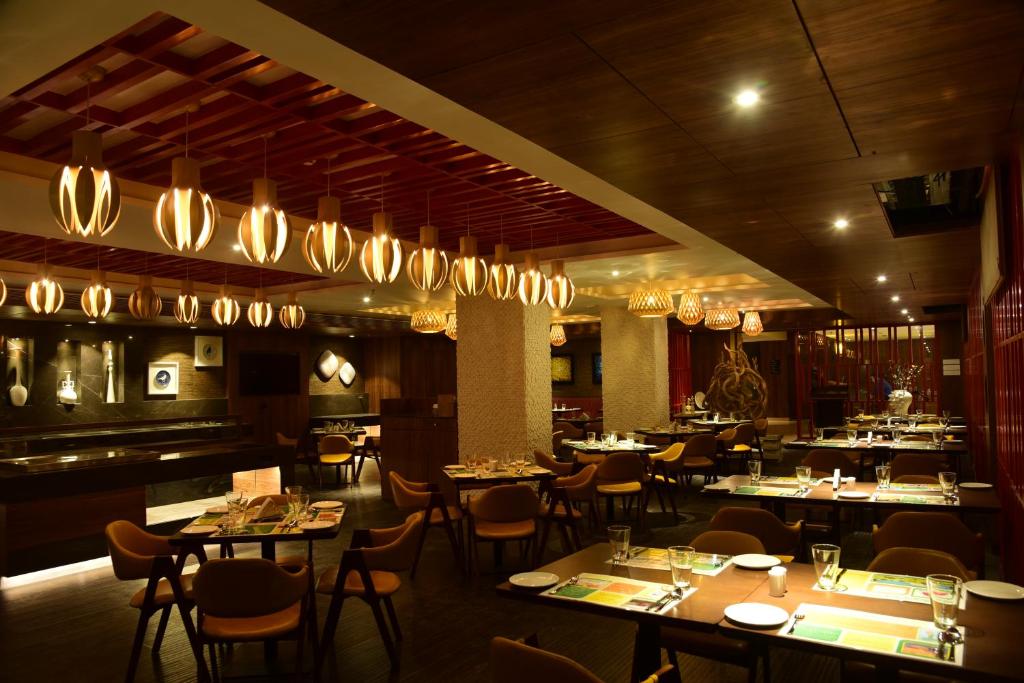 Restaurace v ubytování Lemon Tree Hotel Siliguri