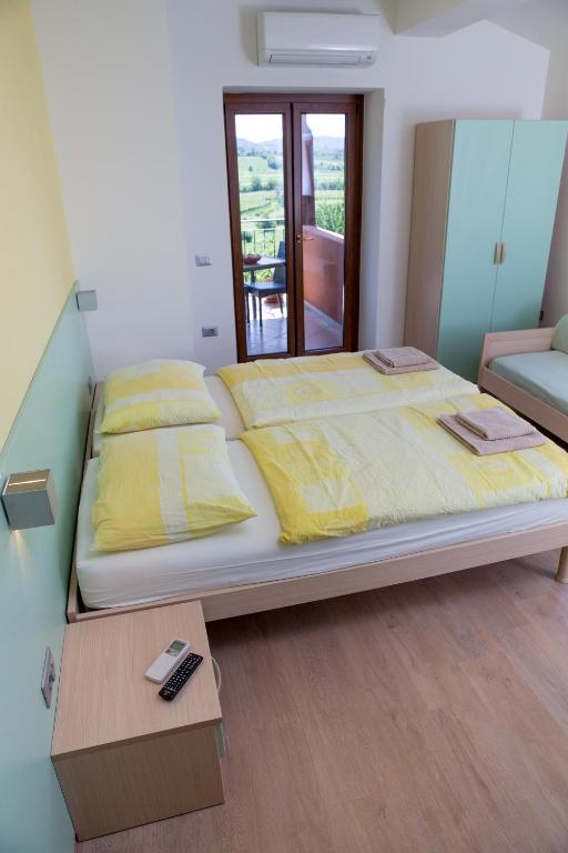 Postel nebo postele na pokoji v ubytování Zoi Apartments