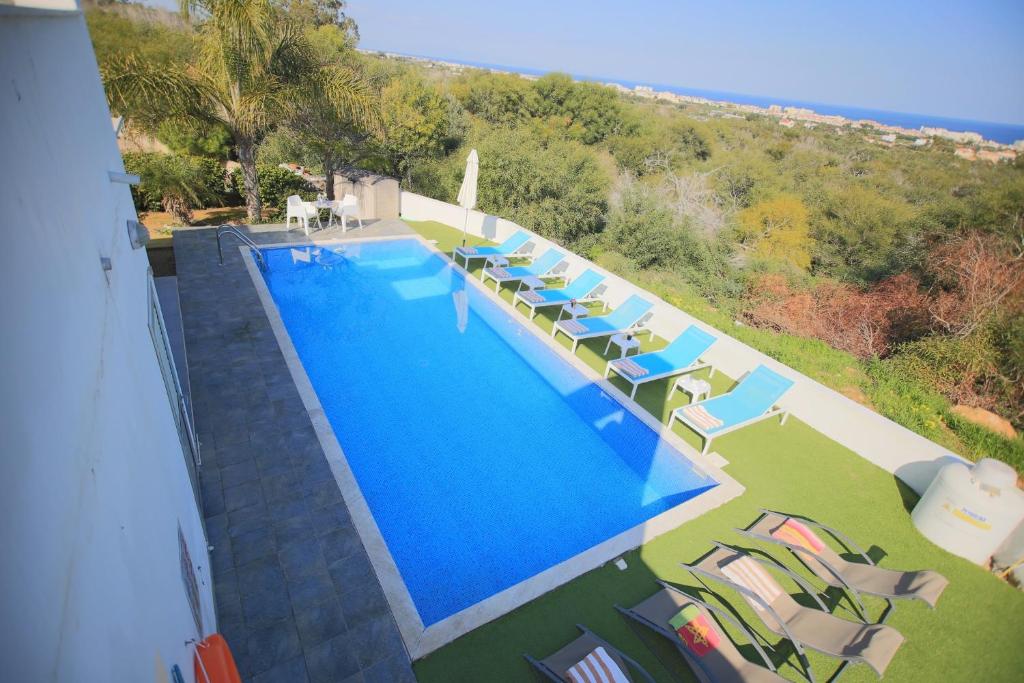 Bazén v ubytování Akefalou Bay Villa nebo v jeho okolí