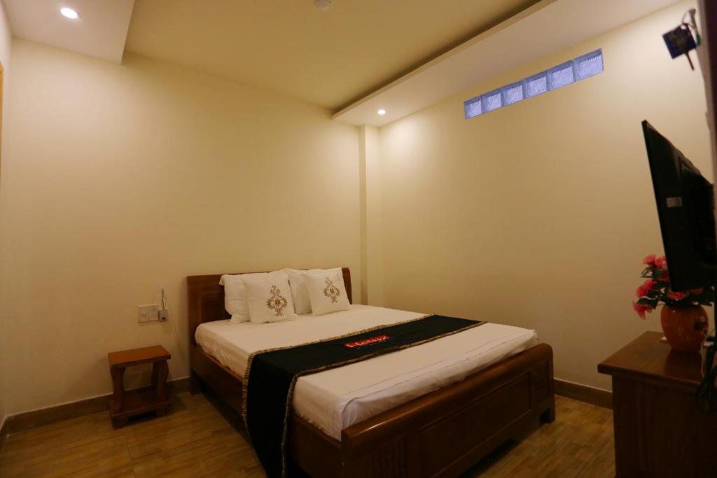 Postel nebo postele na pokoji v ubytování Gia Loi Hotel
