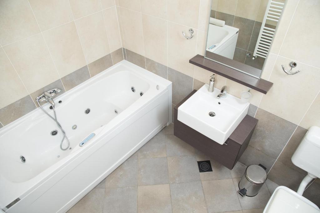 Koupelna v ubytování Zoi Apartments