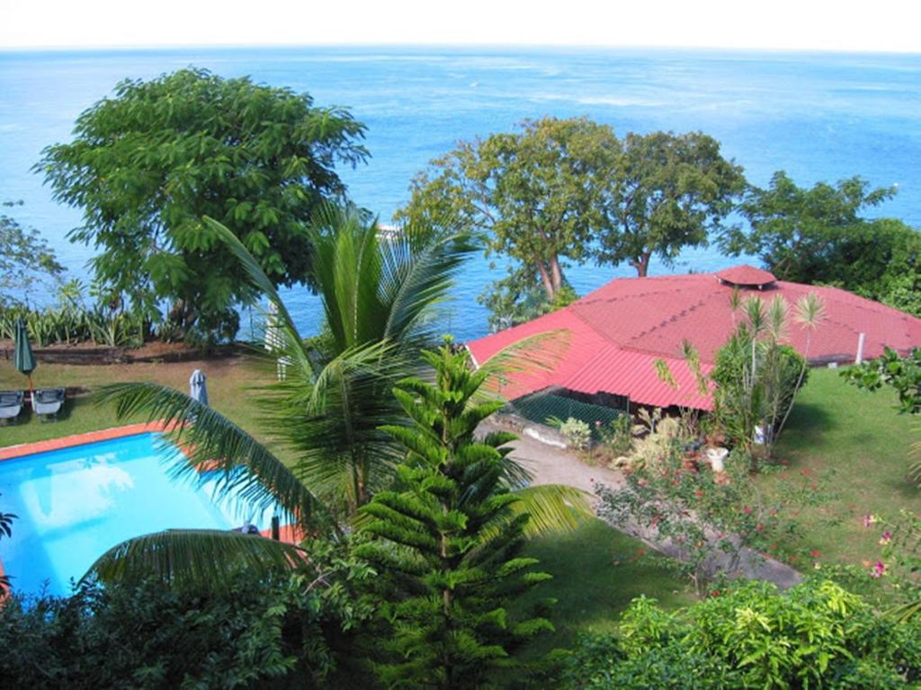 Kolam renang di atau dekat dengan Tamarind Tree Hotel