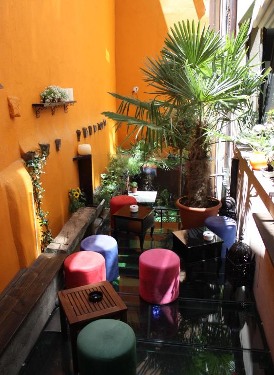 Reštaurácia alebo iné gastronomické zariadenie v ubytovaní Albergue Revolutum Hostel
