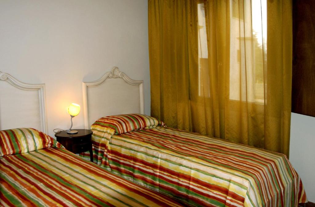 Łóżko lub łóżka w pokoju w obiekcie Le Corti Del Sole Residence